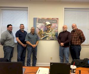 (Sur la photo, de gauche à droite : Jared Smith, McWane Ductile New Jersey, directeur santé et sécurité; Mike Parker, McWane Pipe Group, directeur santé et sécurité; David Vazquez, McWane Ductile Utah, directeur santé et sécurité; Frank Kline, McWane Ductile Ohio, directeur santé et sécurité)