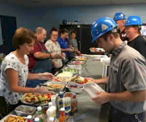 Le comité de mieux-être de McWane Ductile – Ohio organise La journée de la salade