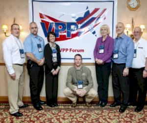 (Sur la photo, de gauche à droite : les membres de l'équipe de Clow Water, Shawn McGarry, Brian Daugherty, Debbie Ringwalt, Andy Boise, Mary Chema, Frank Kline et Kent Arnold)
