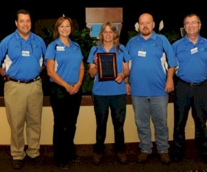 Sur la photo de gauche à droite : Bill Hoffman, Alicia Hardacre, Jo Bowers, Brian Cline et Randy Witherspoon