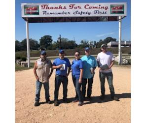 Sur la photo, de gauche à droite : Alan Gardner, Alan Dickerson, Micayla Helms, Bill Kays et Justin Ledford.)