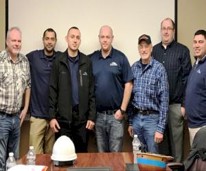 (photo DCD de Tyler Union de gauche à droite : Todd Ford, Portland; Thomas Sudberry, Chicago; Jorge Riviera, Corona; Thomas Ainslie, Vineland; Bob Lee, Dallas; Mike Krumtinger, Tyler Union et Julio Arevalo, Anniston/Oxford)