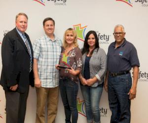 Sur la photo, de gauche à droite : Les représentants de l'Utah Safety Council, Ryan Grassley, Karen Tuckett, Angie Reece, Chad Monson et David Vazquez